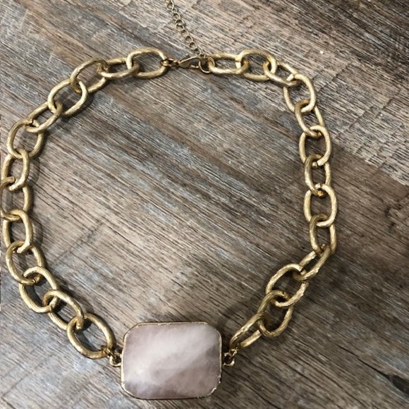 Elegant Gold Chain Necklace with Stone Accent - Picture 4 of 5